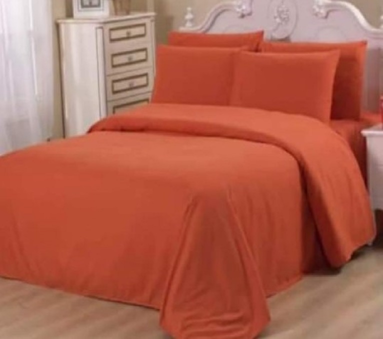 Tomato Bed Sheet With 2 Pillows